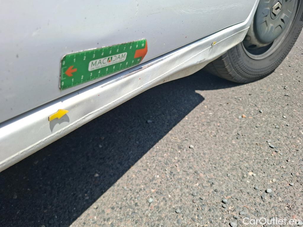  Renault  Master  III Fourgon L2H2 3 5 Grand Confort dCi 110CV BVM6 E6 #41