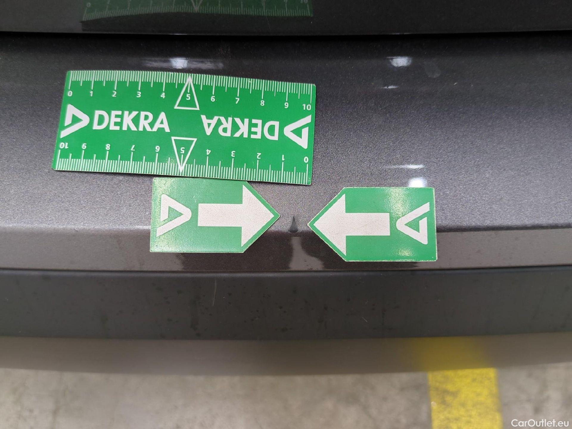  Citroen  C4  Berline Feel 1.2 PureTech 130CV BVA8 6E #13
