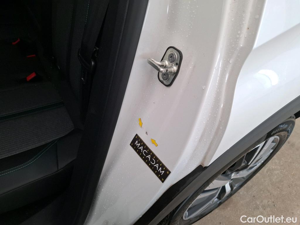  Peugeot  3008  Allure Pack 1.2 PureTech 130CV BVA8 E6d #26