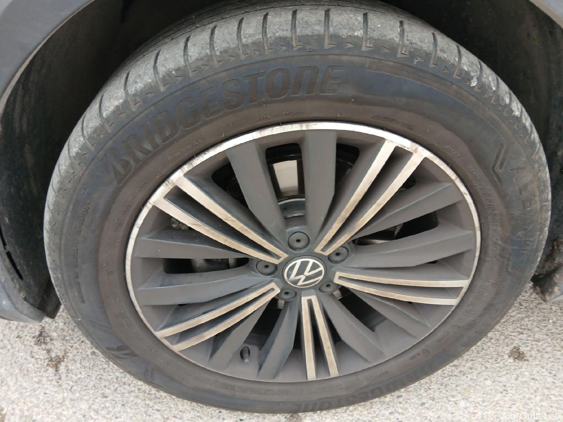  Volkswagen  Tiguan VOLKSWAGEN  / 2020 / 5P / todoterreno Life 2.0 TDI 110kW (150CV) DSG (AC2) #9