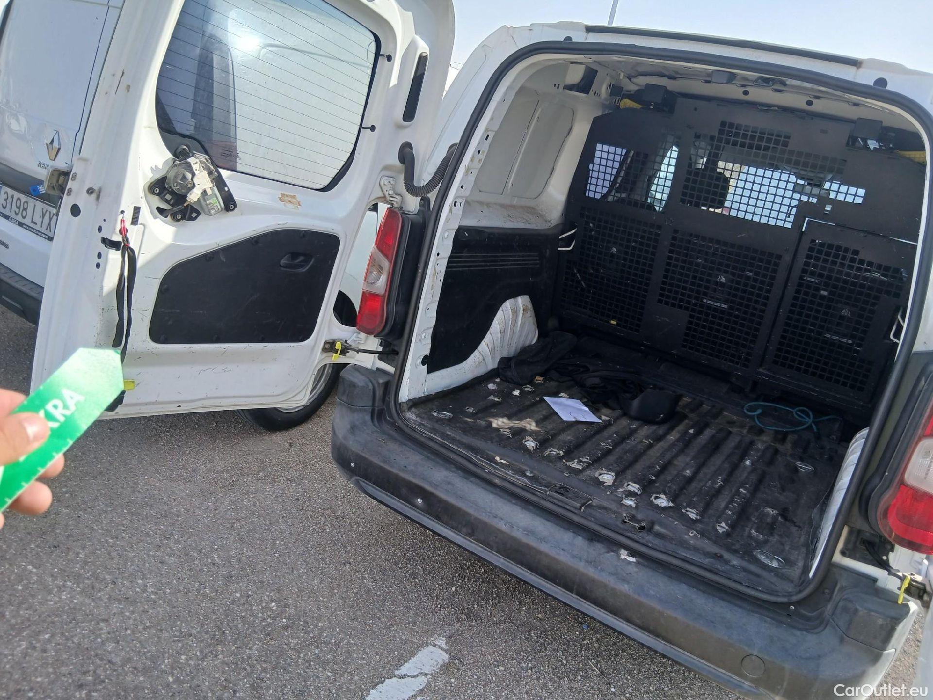  Citroen  Berlingo CITROEN  / 2018 / 5P / furgón derivado de turismo Doble Cab. Talla XL BlueHDi 100 CONTROL #2