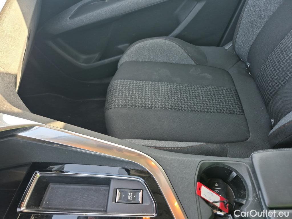  Peugeot  3008 PEUGEOT  / 2020 / 5P / todoterreno 1.5 BlueHDi 96kW S&S Active Pack EAT8 #24