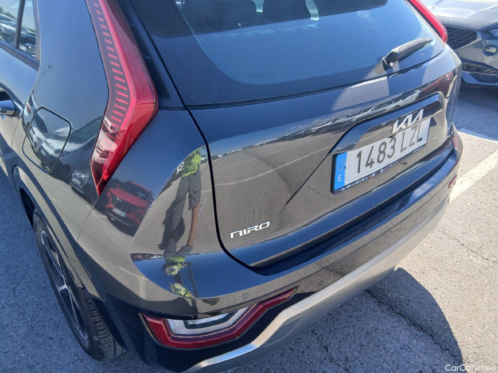  KIA  Niro KIA  / 2022 / 5P / crossover 1.6 GDi HEV 104kW (141CV) Drive #13