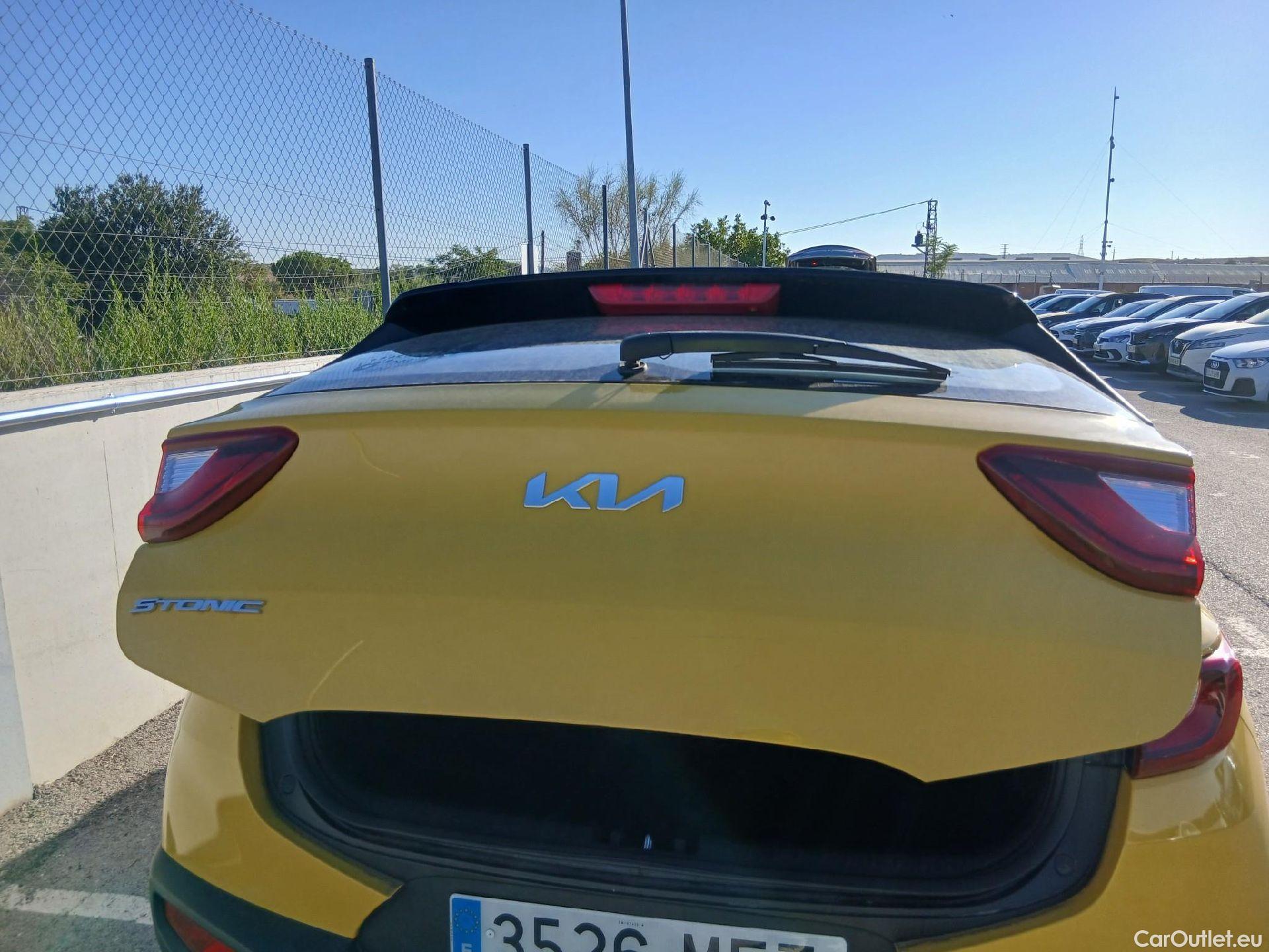  KIA  STONIC KIA  / 2017 / 5P / todoterreno 1.2 DPi 62kW (84CV) Concept #19