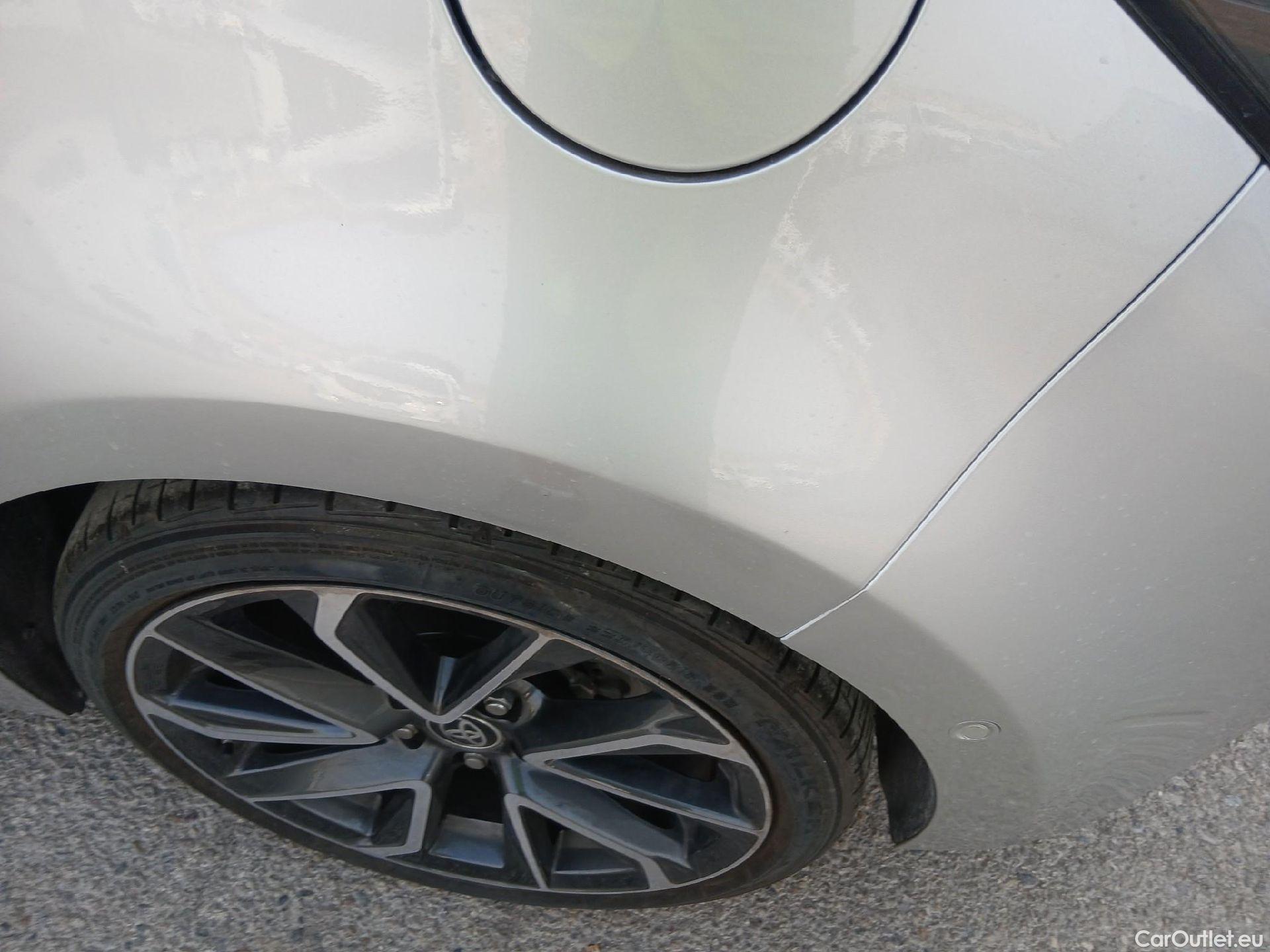  Toyota  Corolla TOYOTA  / 2019 / 5P / berlina con portón 2.0 180H ADVANCE E-CVT #8