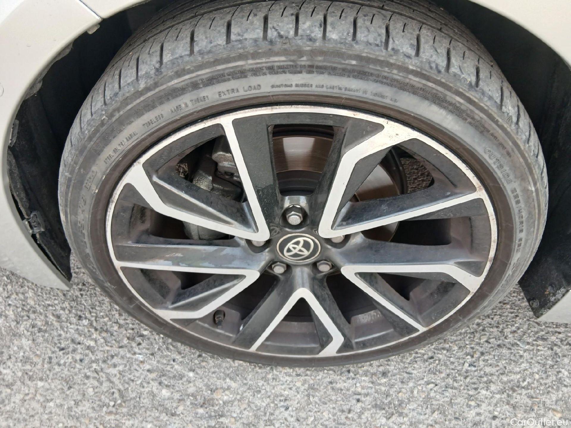 Toyota  Corolla TOYOTA  / 2019 / 5P / berlina con portón 2.0 180H ADVANCE E-CVT #1