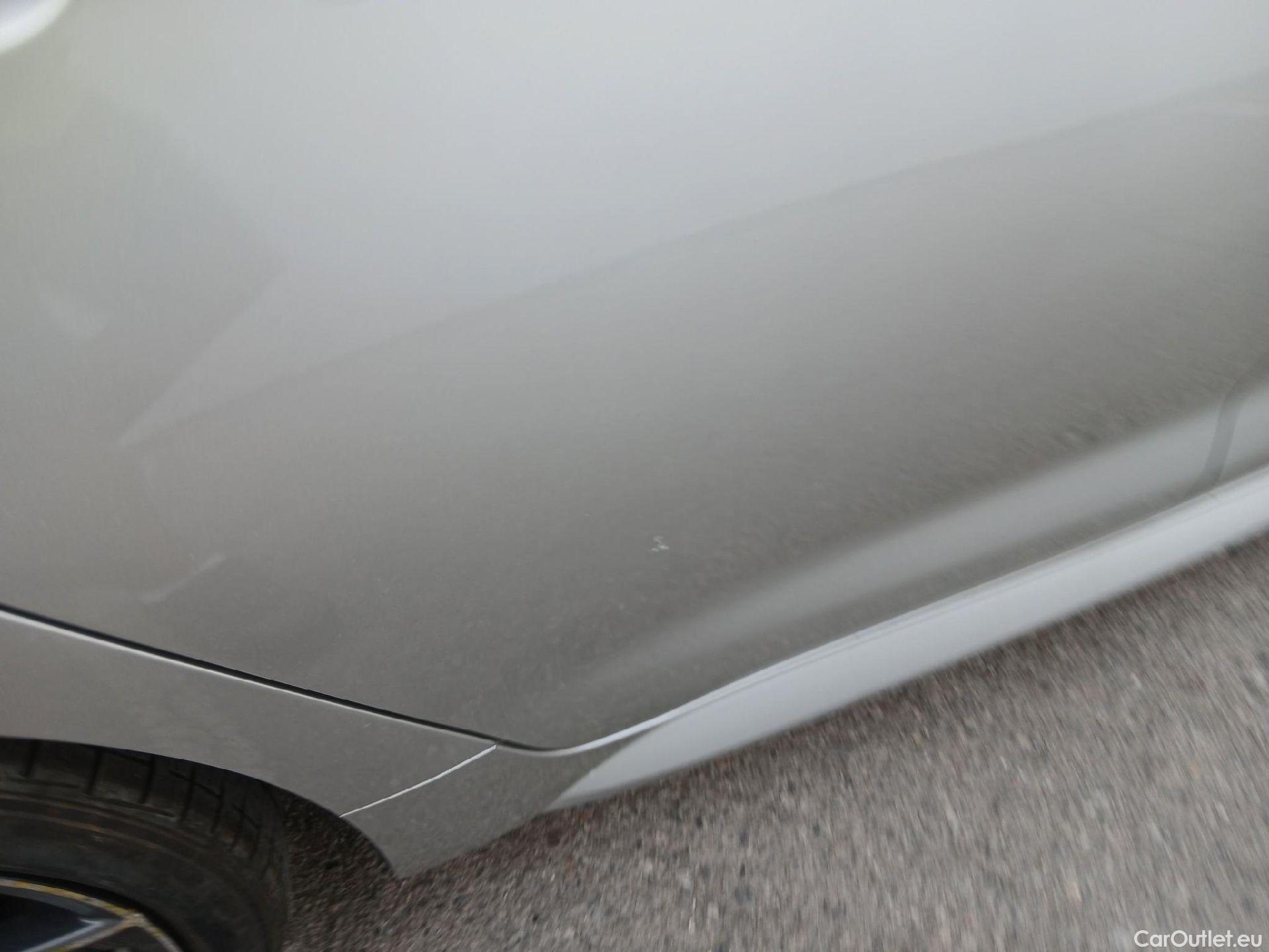  Toyota  Corolla TOYOTA  / 2019 / 5P / berlina con portón 2.0 180H ADVANCE E-CVT #13