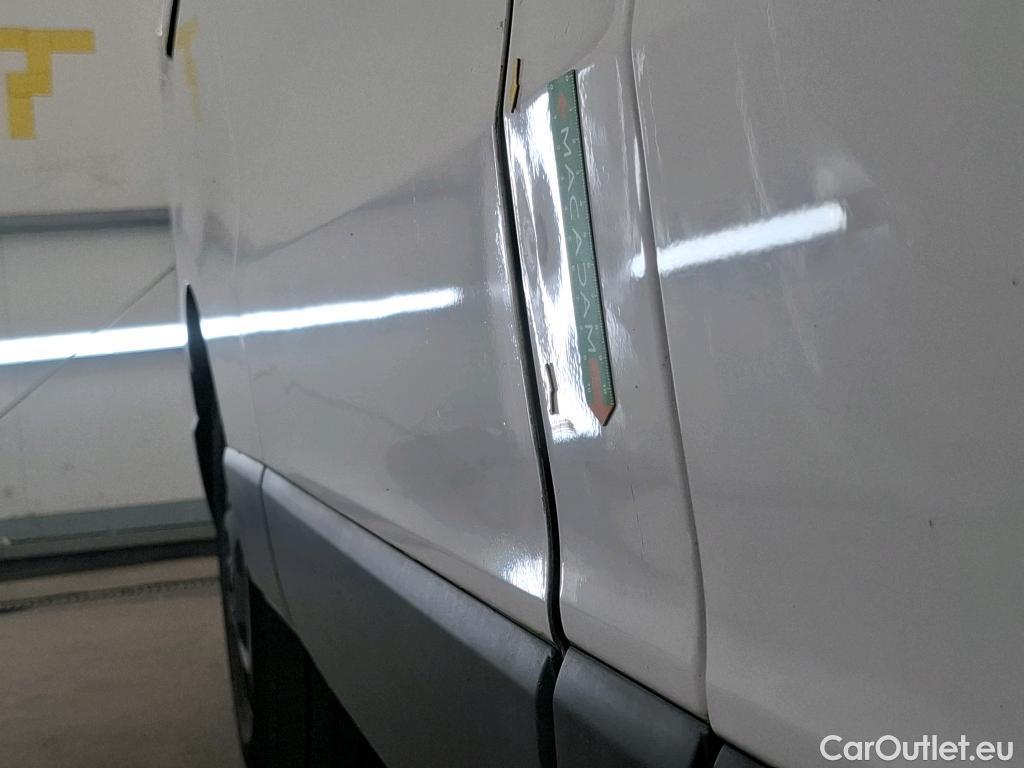  Renault  Trafic  Fourgon L2H1 3T Grand Confort 2.0 dCi 130CV BVM6 E6d #33