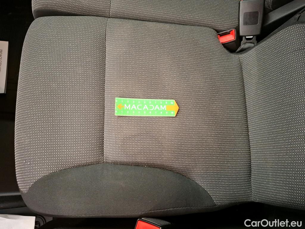  Toyota  Proace TOYOTA  City / 2019 / 4P / Fourgonnette 1.5 Medium 100 D-4D Business #16