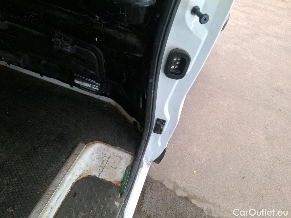 Renault  Trafic  Fourgon L2H1 3T Grand Confort 2.0 dCi 130CV BVM6 E6d #40