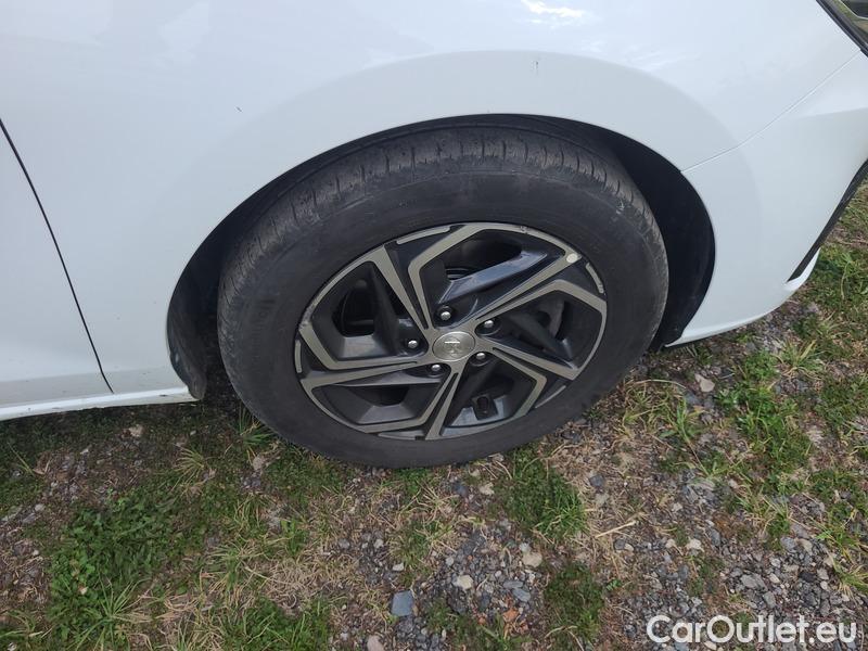  Hyundai  i30   cw (PD)(2017->)  kom.1.5i Family Comfort 5d #19