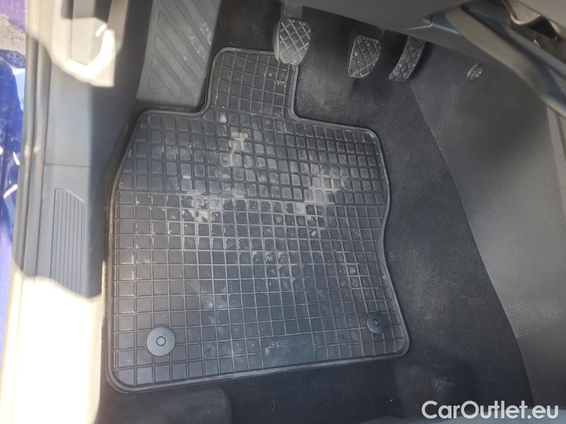  Volkswagen  Golf  VIII (CD1) (2019) Var.2.0TDI 110 Style 5d #7