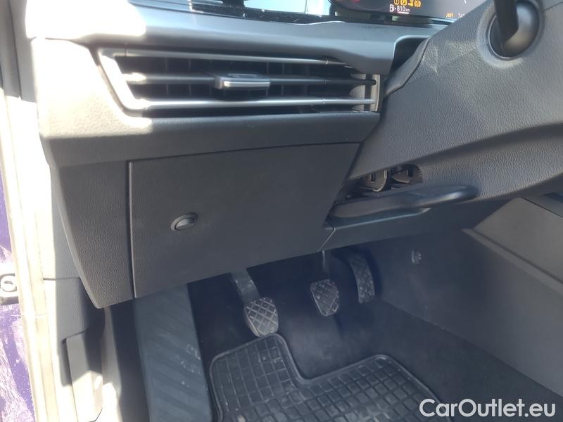  Volkswagen  Golf  VIII (CD1) (2019) Var.2.0TDI 110 Style 5d #10