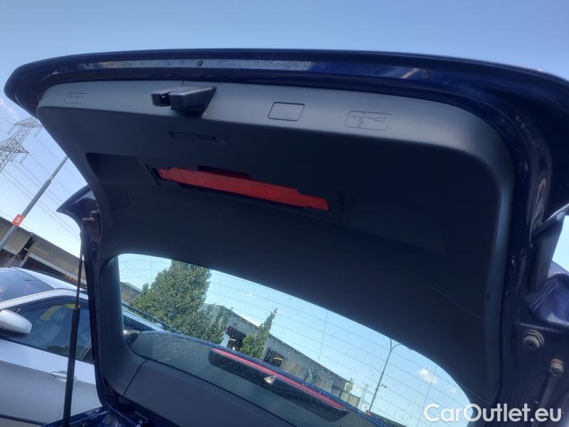  Volkswagen  Golf  VIII (CD1) (2019) Var.2.0TDI 110 Style 5d #17