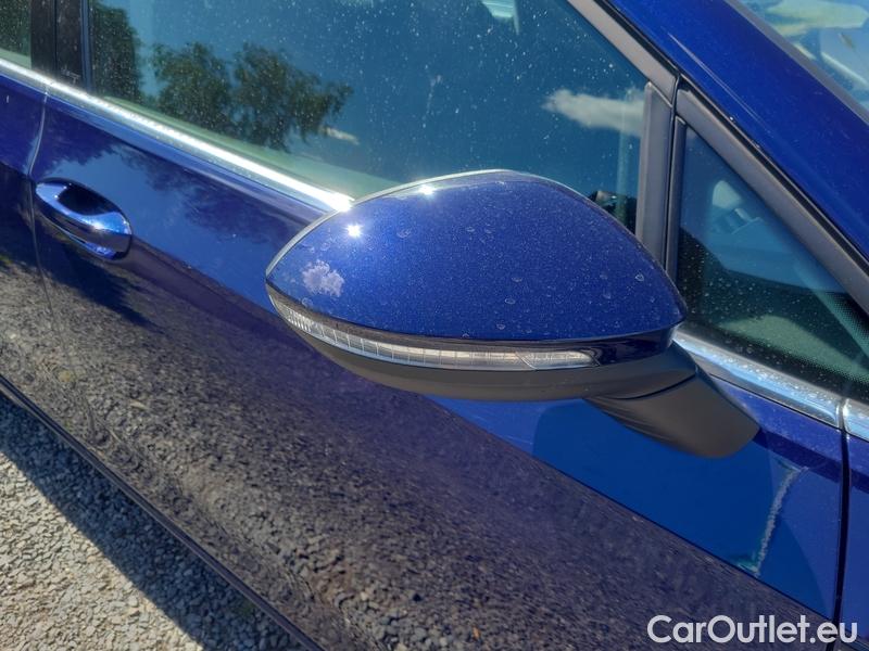  Volkswagen  Golf  VIII (CD1) (2019) Var.2.0TDI 110 Style 5d #30