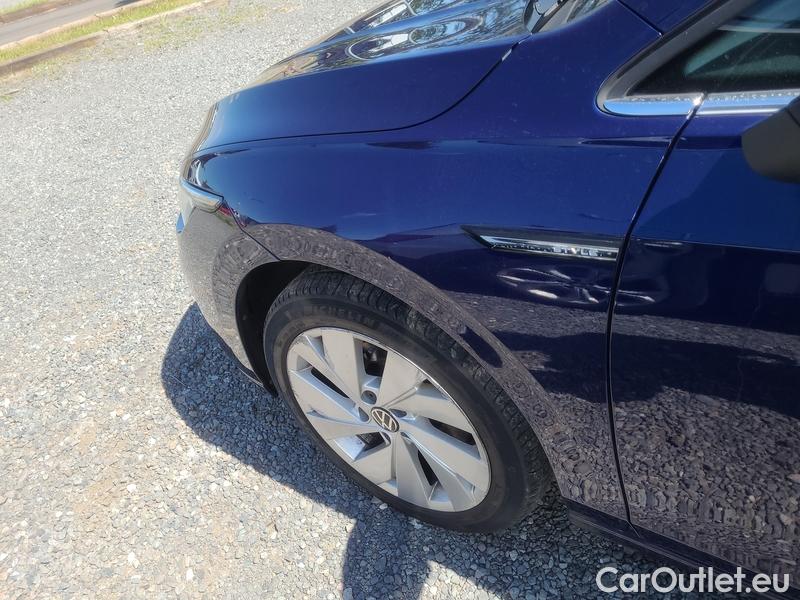  Volkswagen  Golf  VIII (CD1) (2019) Var.2.0TDI 110 Style 5d #2