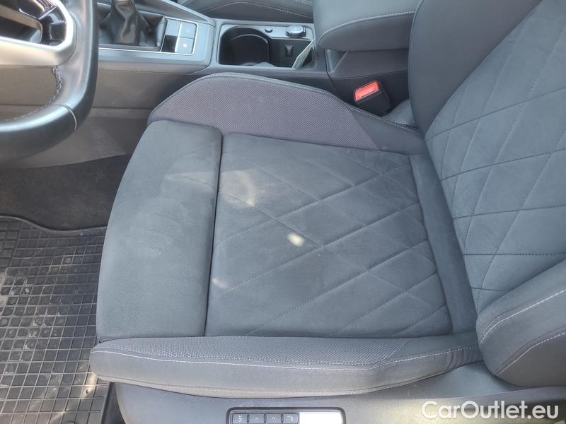  Volkswagen  Golf  VIII (CD1) (2019) Var.2.0TDI 110 Style 5d #8