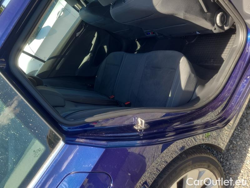 Volkswagen  Golf  VIII (CD1) (2019) Var.2.0TDI 110 Style 5d #22