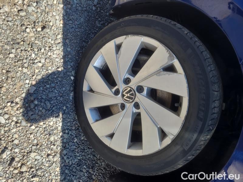  Volkswagen  Golf  VIII (CD1) (2019) Var.2.0TDI 110 Style 5d #3