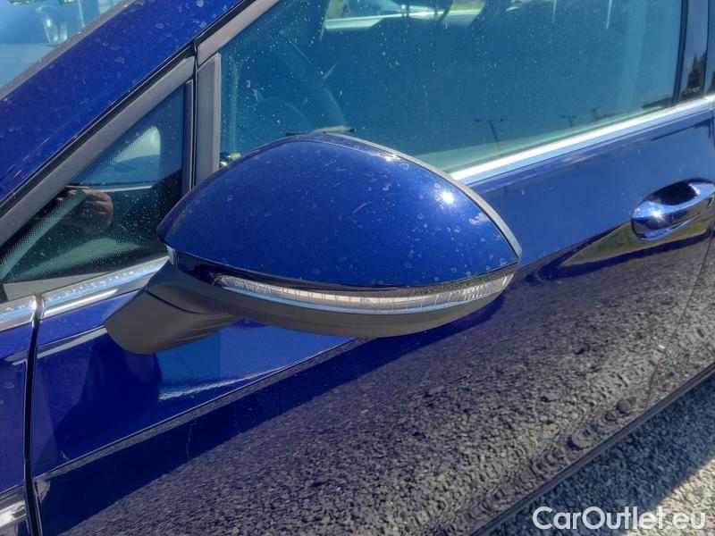  Volkswagen  Golf  VIII (CD1) (2019) Var.2.0TDI 110 Style 5d #4