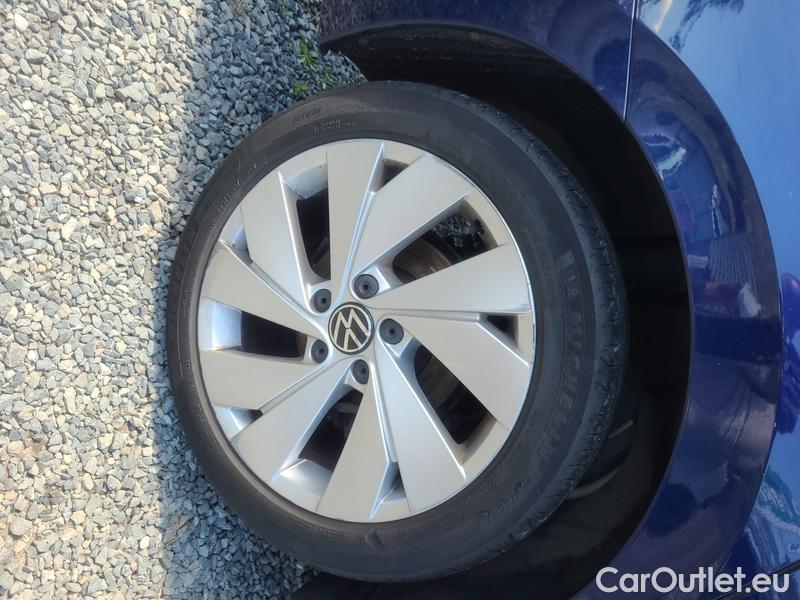  Volkswagen  Golf  VIII (CD1) (2019) Var.2.0TDI 110 Style 5d #19