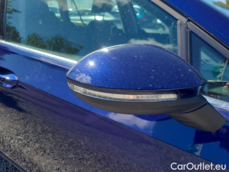  Volkswagen  Golf  VIII (CD1) (2019) Var.2.0TDI 110 Style 5d #29