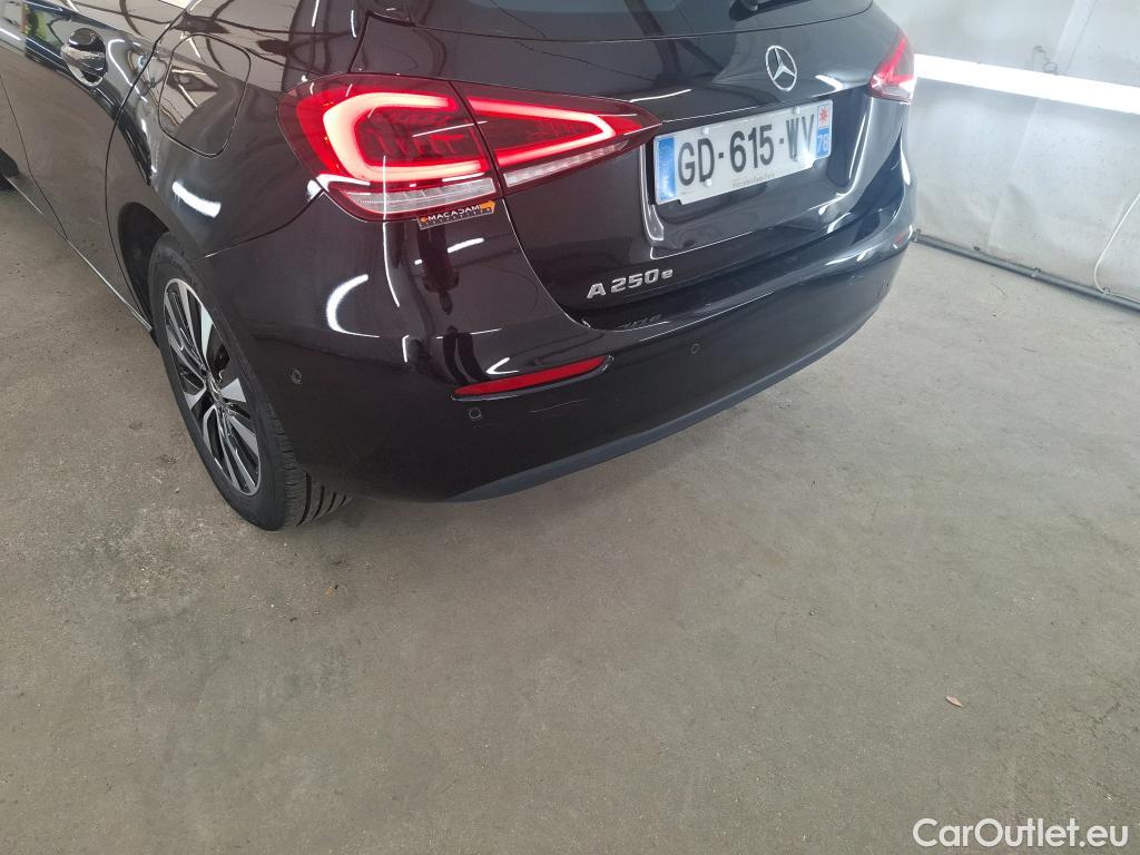  Mercedes  A-Klasse MERCEDES-BENZ Classe A Compact  2018  5P  Berline A 250 e Business Line 8GDCT #7