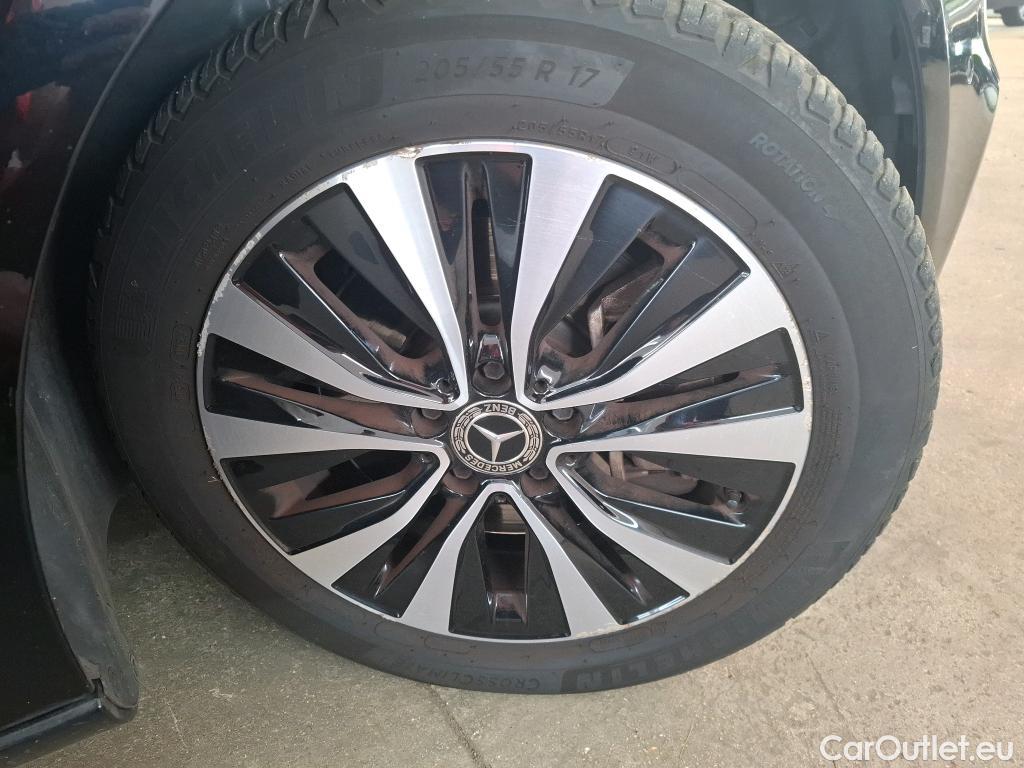  Mercedes  A-Klasse MERCEDES-BENZ Classe A Compact  2018  5P  Berline A 250 e Business Line 8GDCT #2