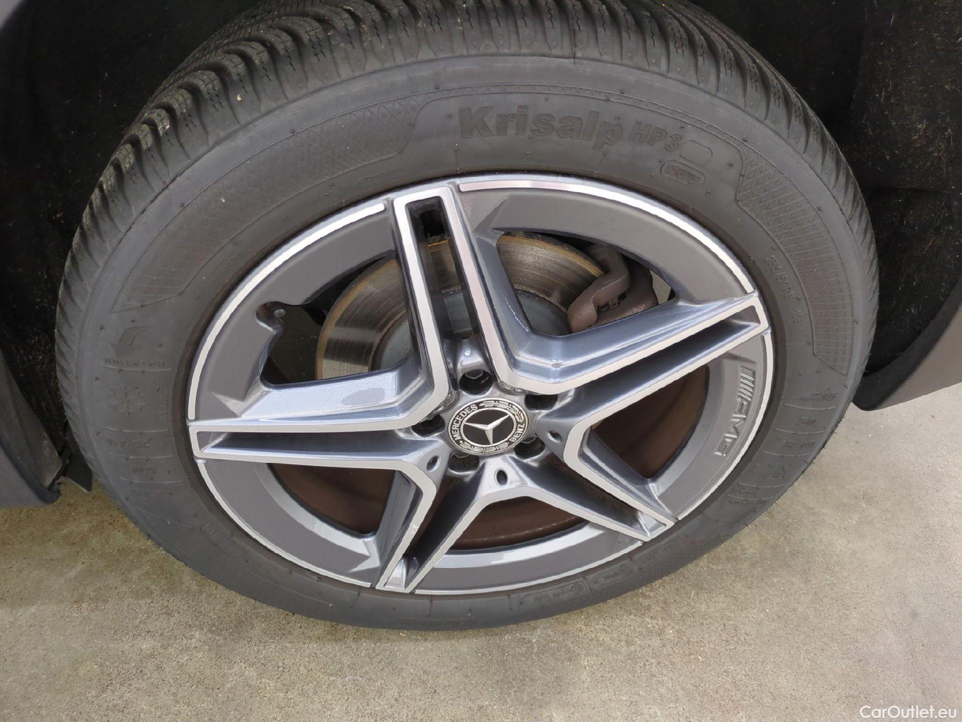  Mercedes  GLB MERCEDES-BENZ  / 2019 / 5P / SUV  220 d AMG Line 4Matic #18