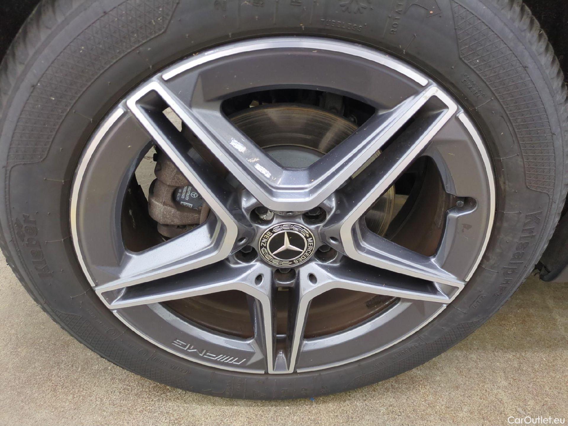  Mercedes  GLB MERCEDES-BENZ  / 2019 / 5P / SUV  220 d AMG Line 4Matic #21