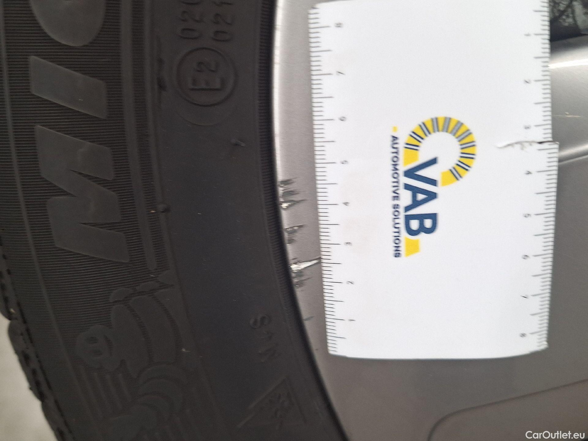  Bmw  Serie 1 BMW, 1-serie '19, BMW 1 Reeks Hatch 116d (85 kW) 5d #37