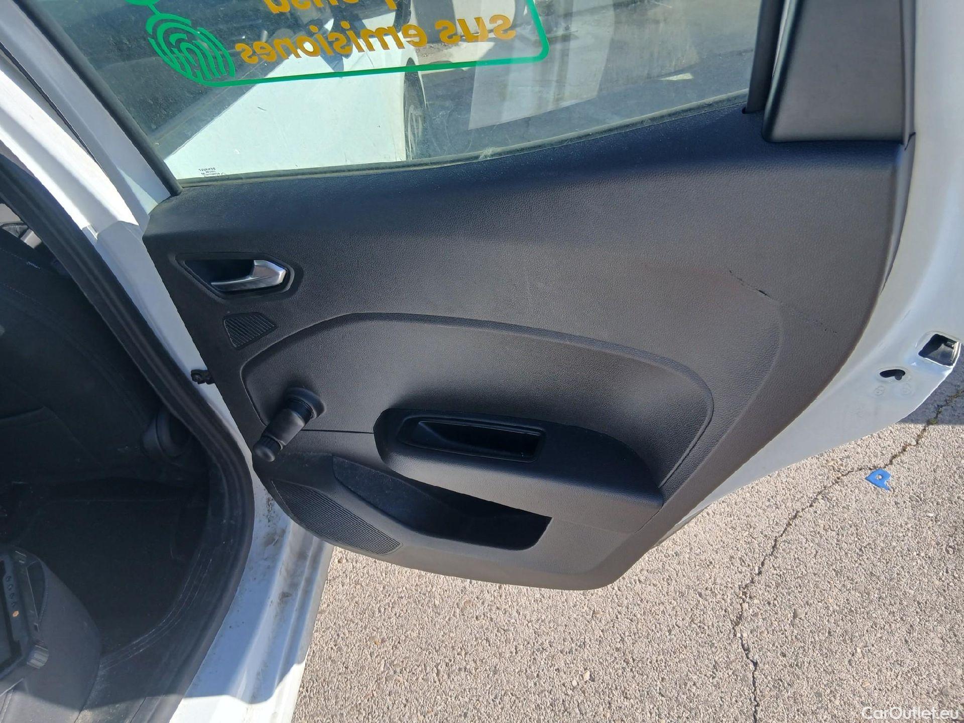  Renault  Clio RENAULT  / 2019 / 5P / berlina con portón Equilibre Blue dCi 74kW (100CV) #36