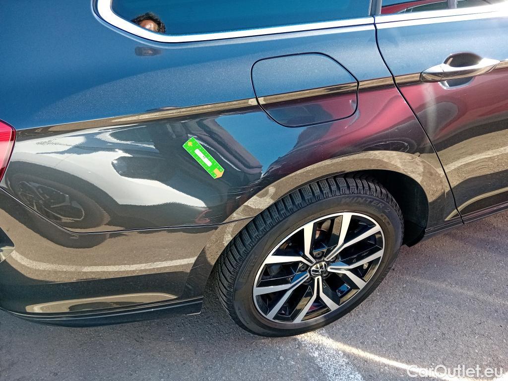  Volkswagen  Passat VOLKSWAGEN  / 2019 / 5P / familiar Variant Executive 2.0 TDI 110kW DSG #3