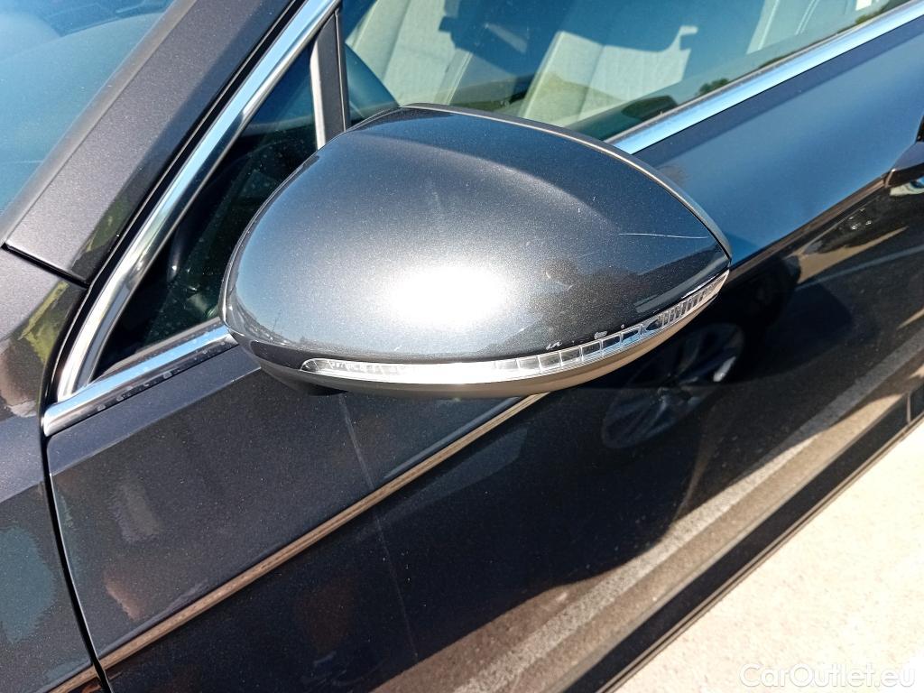 Volkswagen  Passat VOLKSWAGEN  / 2019 / 5P / familiar Variant Executive 2.0 TDI 110kW DSG #26