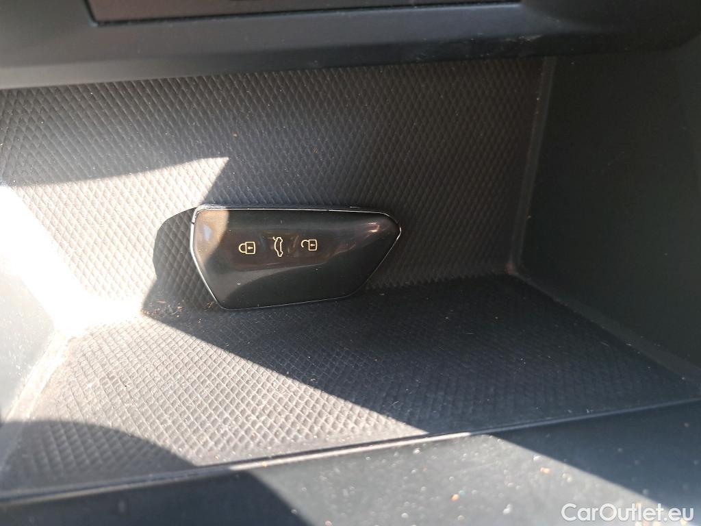  Volkswagen  Golf  VOLKSWAGEN / 2020 / 5P / berlina con portón 2.0 TDI 85kW (115CV) #1