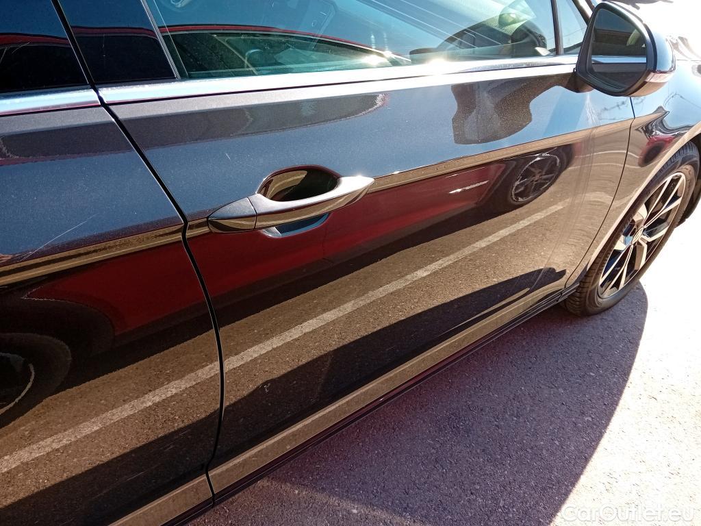  Volkswagen  Passat VOLKSWAGEN  / 2019 / 5P / familiar Variant Executive 2.0 TDI 110kW DSG #8