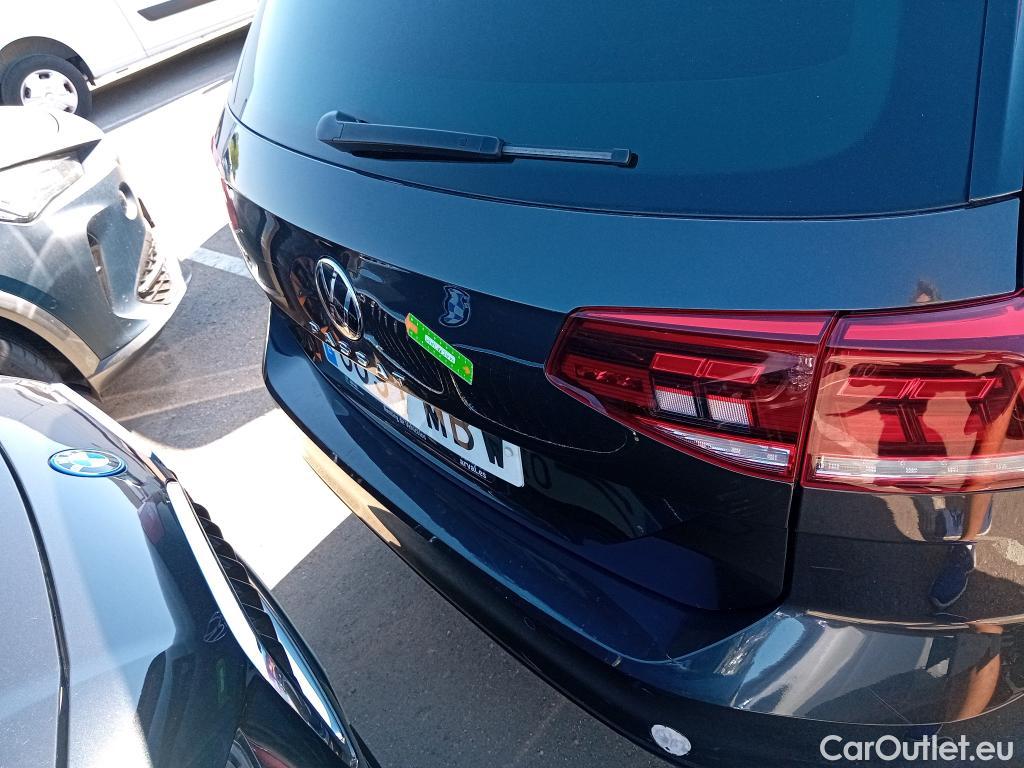  Volkswagen  Passat VOLKSWAGEN  / 2019 / 5P / familiar Variant Executive 2.0 TDI 110kW DSG #1