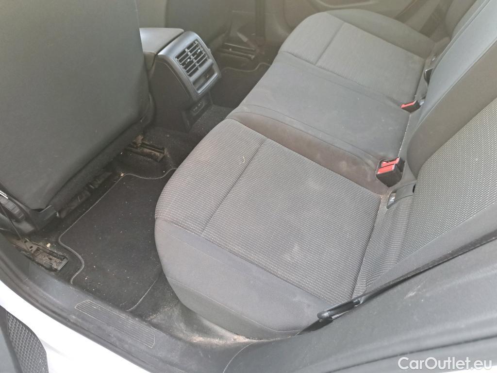  Volkswagen  Golf  VOLKSWAGEN / 2020 / 5P / berlina con portón 2.0 TDI 85kW (115CV) #19