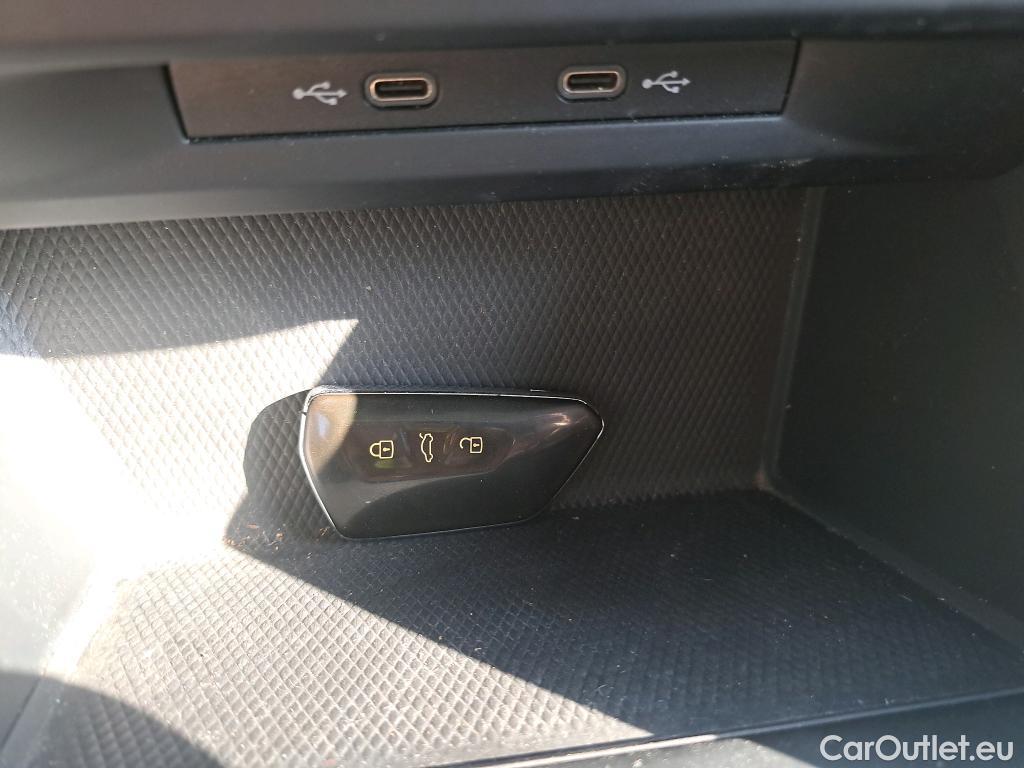  Volkswagen  Golf  VOLKSWAGEN / 2020 / 5P / berlina con portón 2.0 TDI 85kW (115CV) #2