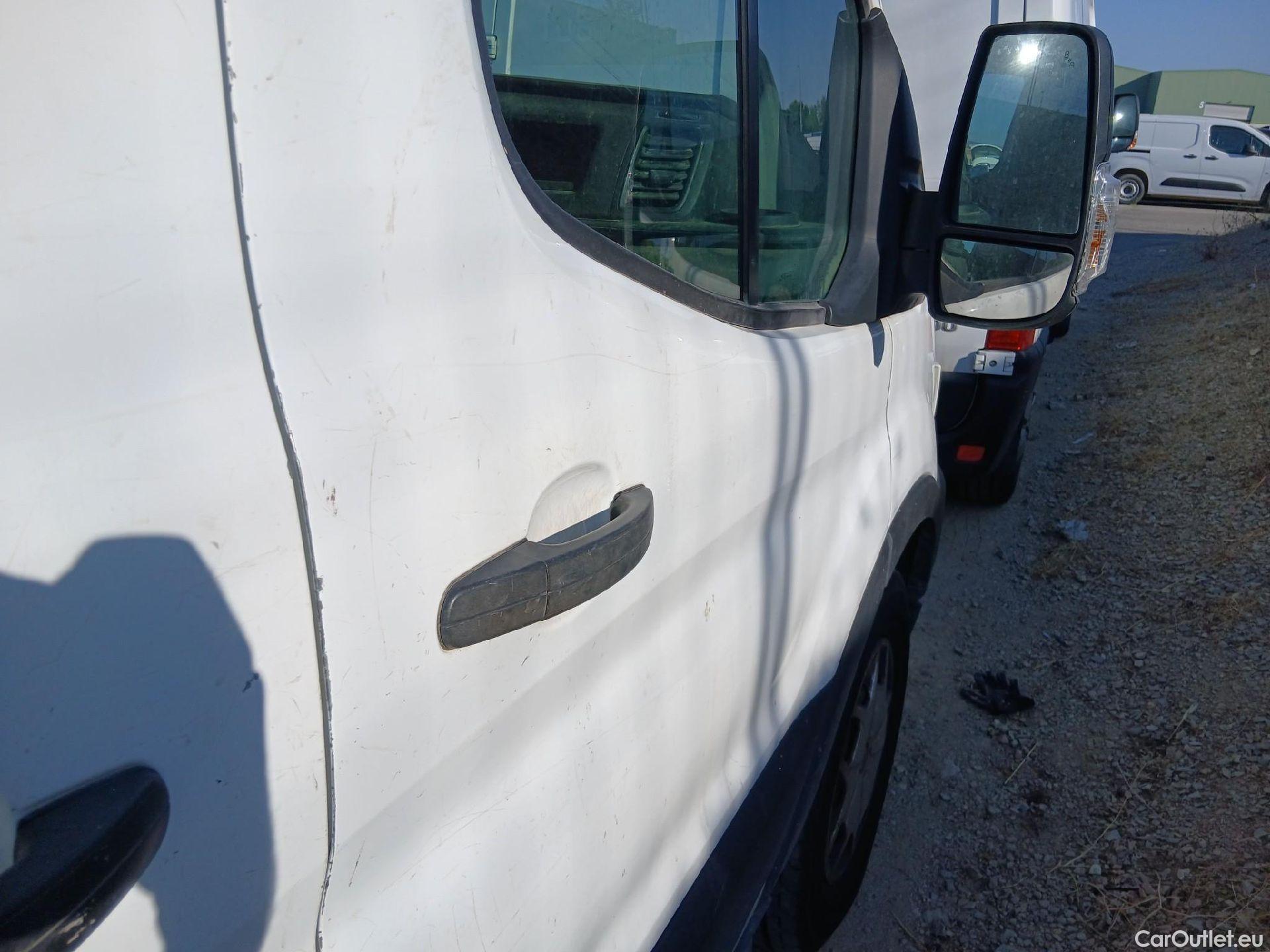  Ford  Transit FORD  / 2013 / 4P / furgón 350 136kW L3H2 Van Trend RWD #37