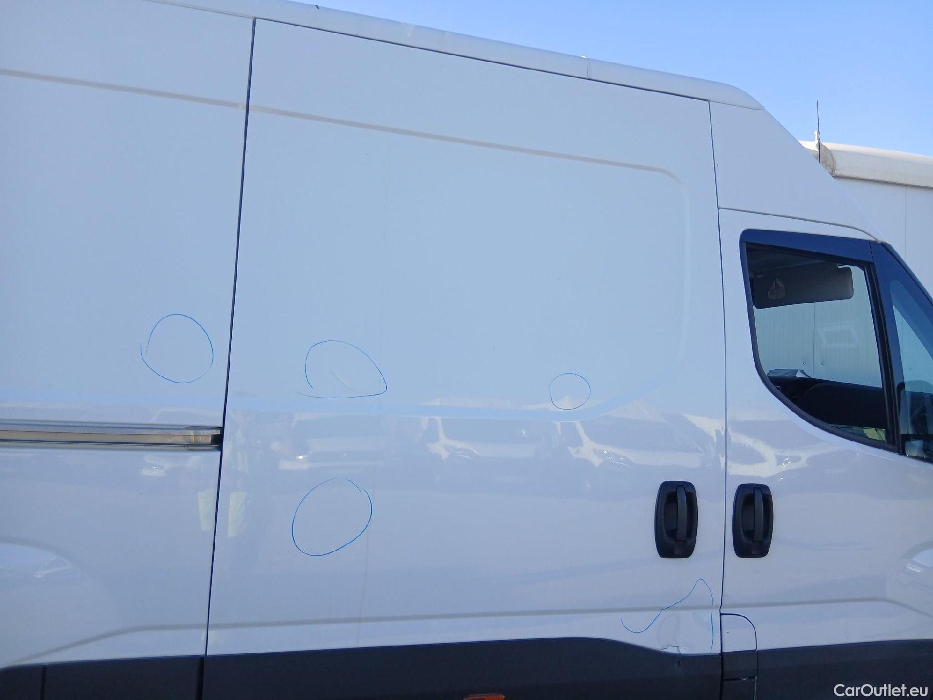  Iveco  Daily IVECO  / 2021 / 4P / furgón 2.3 TD 35S 16 A8 V 3520L/H2 12 M3 #58