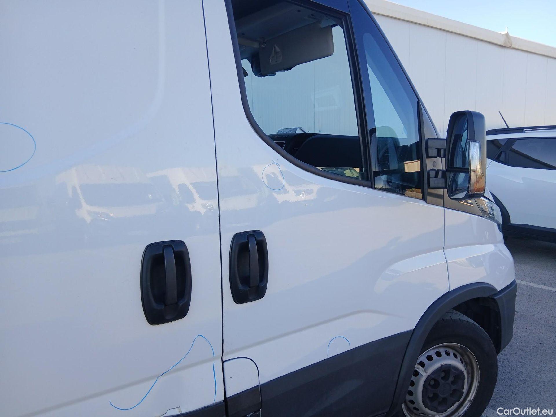  Iveco  Daily IVECO  / 2021 / 4P / furgón 2.3 TD 35S 16 A8 V 3520L/H2 12 M3 #62