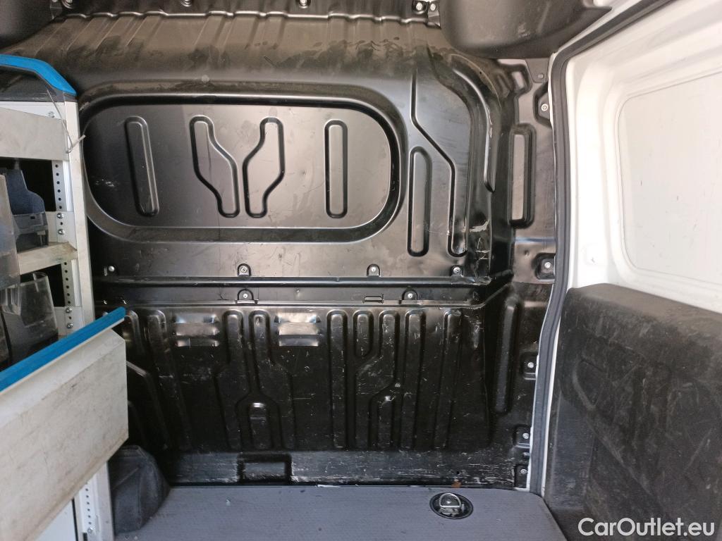  Fiat  Doblo FIAT Doblò Cargo/2015/3P/furgón derivado de turismo Cargo Base 1.3 Multijet 70kW (95CV) #21