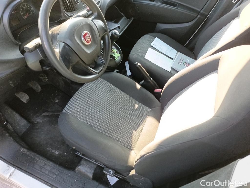  Fiat  Doblo FIAT Doblò Cargo/2015/3P/furgón derivado de turismo Cargo Base 1.3 Multijet 70kW (95CV) #25