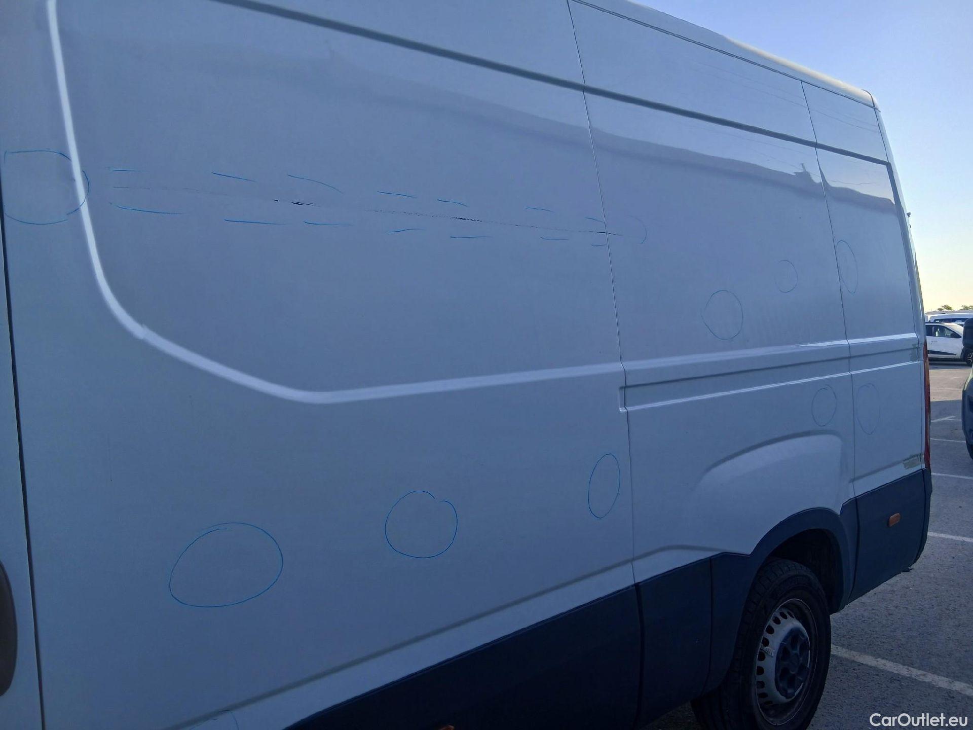  Iveco  Daily IVECO  / 2021 / 4P / furgón 2.3 TD 35S 16 A8 V 3520L/H2 12 M3 #23