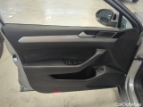 Volkswagen  Passat Volkswagen  Variant 2.0 TDI EVO 150 KM 6 biegów Business 5d #25