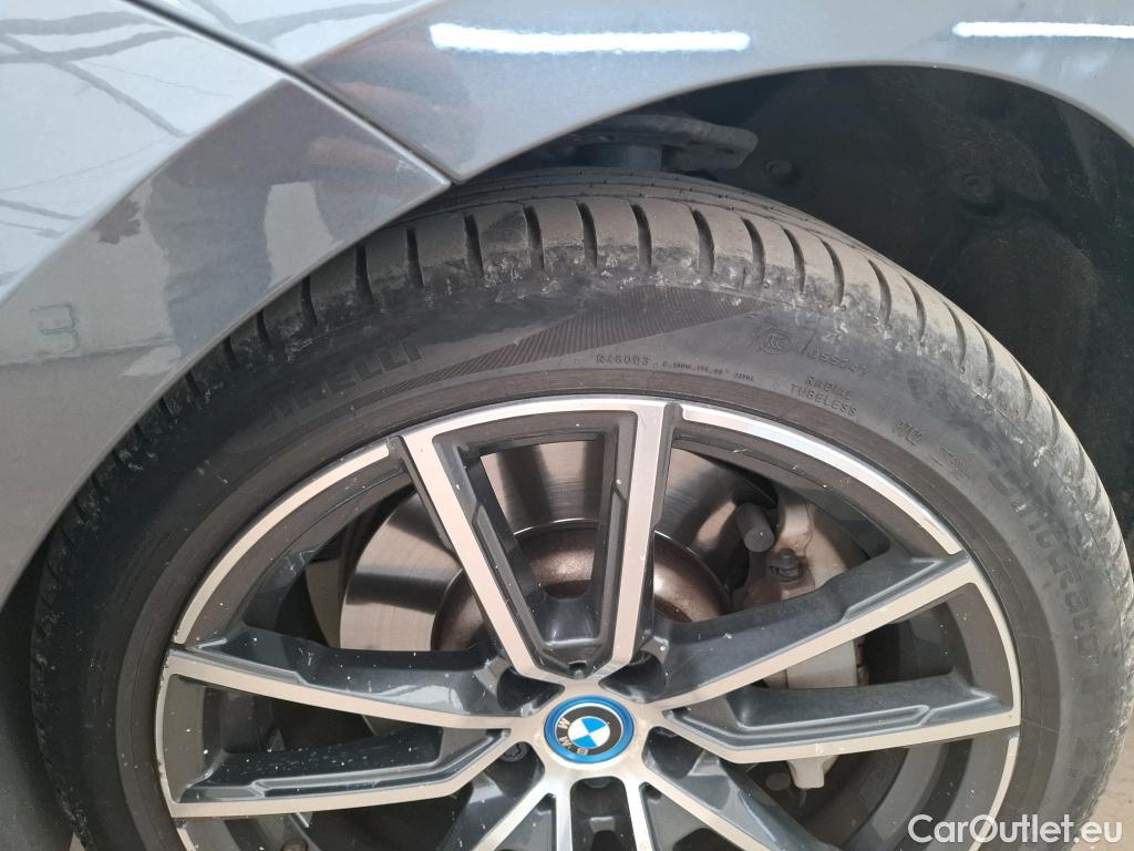  Bmw  Serie 3 BMW Série 3 Berline / 2018 / 4P / Berline 330e xDrive 292ch Luxury BVA8 Hybride #22