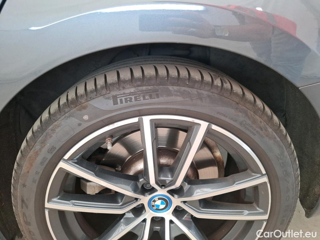  Bmw  Serie 3 BMW Série 3 Berline / 2018 / 4P / Berline 330e xDrive 292ch Luxury BVA8 Hybride #20
