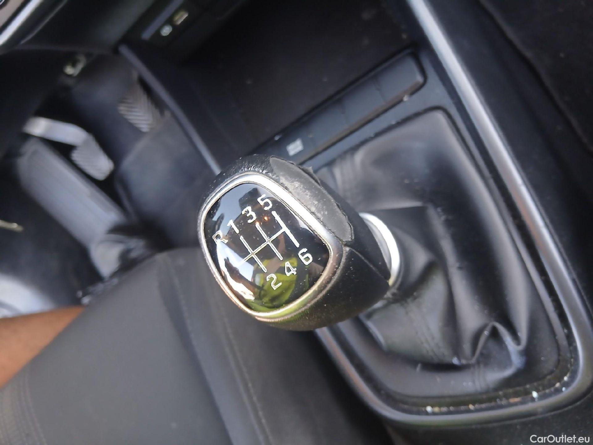  Hyundai  i20 HYUNDAI  / 2020 / 5P / berlina con portón 1.0 TGDI 74kW (100CV) 48V Essence #19