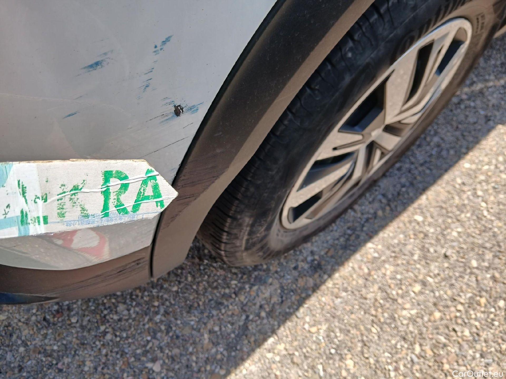  Peugeot  2008 PEUGEOT  / 2019 / 5P / todoterreno Active Puretech 100 S&S BVM6 #24